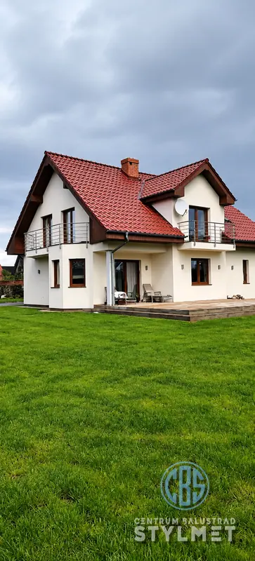 Balustrada balkonowa domu jednorodzinnego
