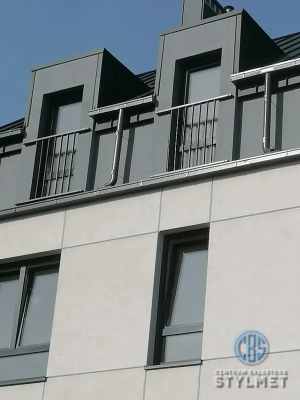 Balustrady balkonowe w budynku wielorodzinnym
